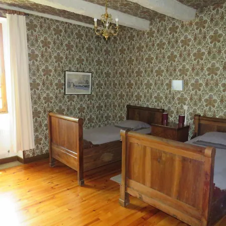 Le Presbytere De Montaigut Feriehus *