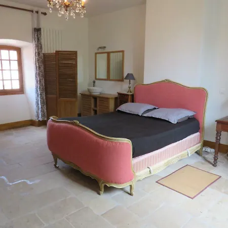 בית נופש Le Presbytere De Montaigut *